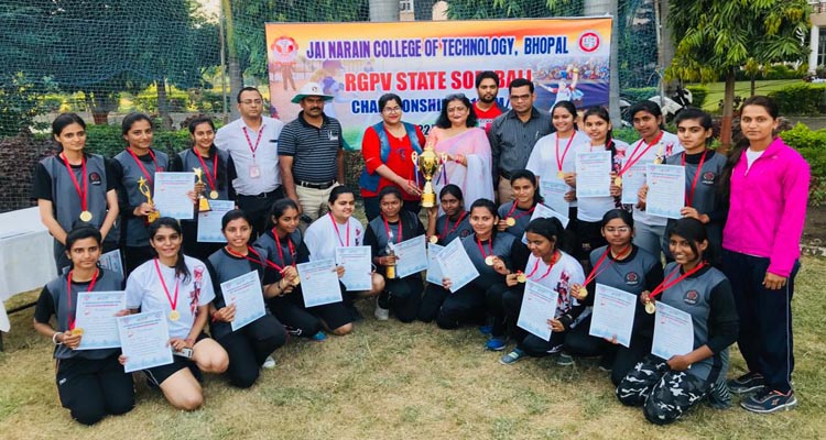 राज्य स्तरीय सॉफ्टबॉल में उज्जैन को हरा भोपाल फिर बना चैंपियन