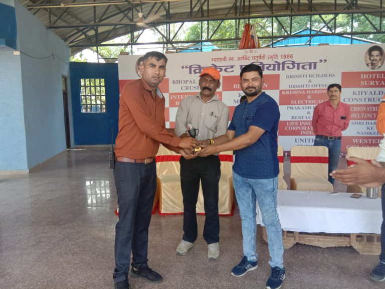 भोपाल पुलिस चतुर्वेदी क्रिकेट के फाइनल में