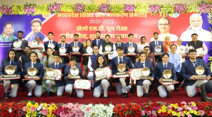 Chief Minister honored sports stars Vikram, Eklavya, Vishwamitra