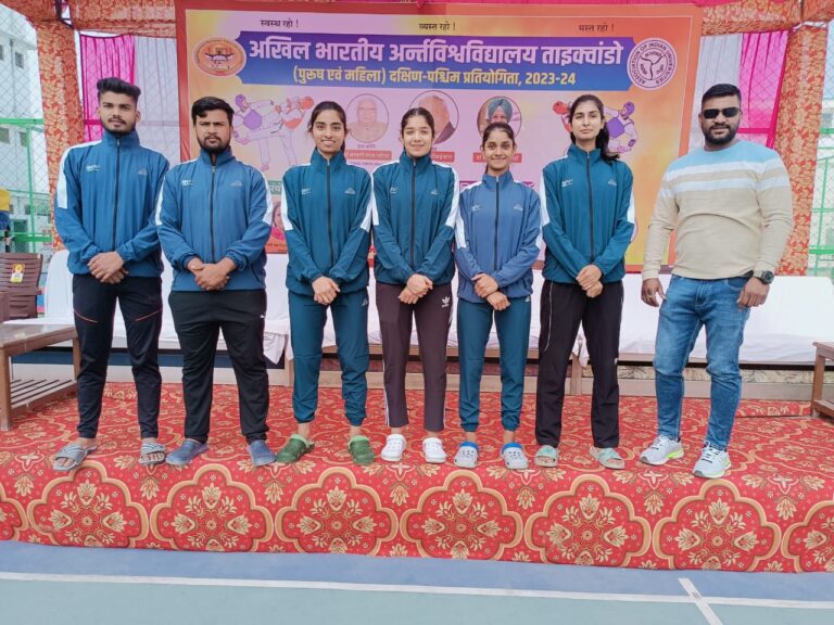 रबीन्द्रनाथ टैगोर विश्वविद्यालय के ताइक्वांडो खिलाड़ी साउथ-वेस्ट जोन इंटर यूनिवर्सिटी ताइक्वांडो वोमेन्स चैंपियनशिप 2023 के लिए झुंझुनू पहुंची