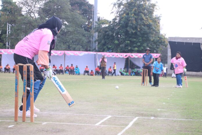 India's first disabled women's cricket match took place with the help of artificial organs, filled with excitement and surprise.