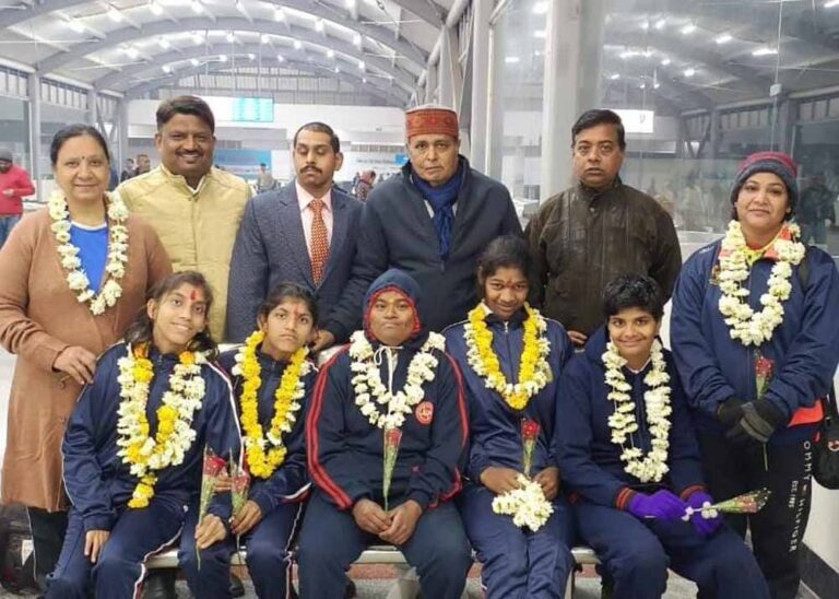 स्पेशल ओलंपिक्स के लिए MP महिला फ्लोरबॉल दल भोपाल से रवाना