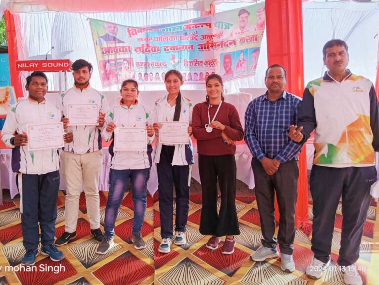 खेलो इंडिया के तहत स्थानीय बच्चों ने किया कराटे का प्रदर्शन