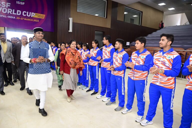 खेल मंत्री ने शूटिंग अकादमी का भी निरीक्षण किया