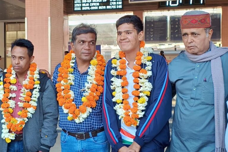स्पेशल ओलम्पिक मध्यप्रदेश राष्ट्रीय खेल टेबिल टेनिश् के लिए दिव्यांग खिलाड़ियों का दल् हुआ रवाना