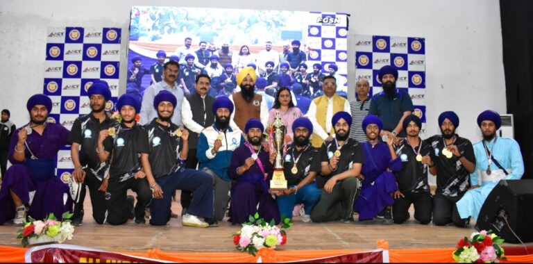 All India Inter University Gatka:महिला वर्ग में पंजाबी एवं पुरुष वर्ग मे गुरु ग्रंथ साहिब वर्ल्ड यूनिवर्सिटी ओवरऑल चैंपियन