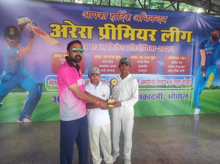 Arera Cricket League: सत्यमेव जयते तीन रन से जीता, होमी ने बनाया शानदार शतक