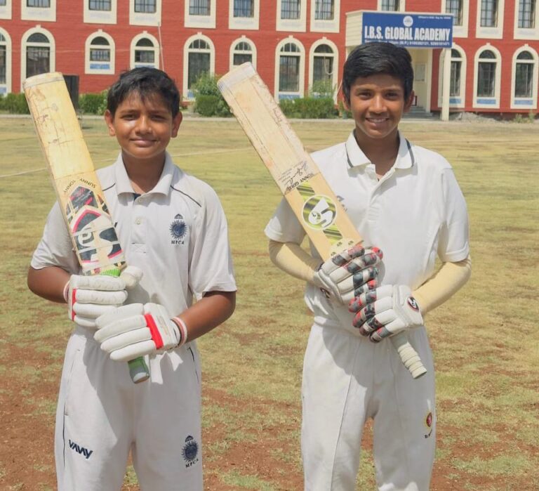 triangular cricket series: सेंट माइकल फाइनल में पहुचा