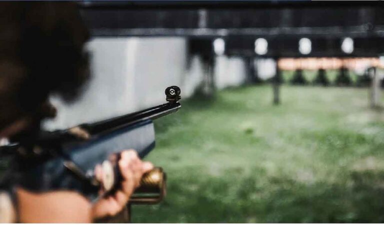 Shooting: राष्ट्रीय कोच पर उनकी राइफल के साथ छेड़छाड़ करने का आरोप लगाया है
