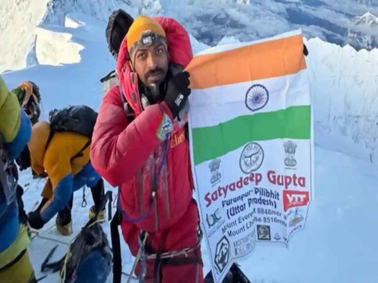 Indian Mountaineer सत्यदीप गुप्ता ने एक सीजन में दो बार माउंट एवरेस्ट और माउंट ल्होत्से पर चढ़ाई पूरी कर बनाया रिकॉर्ड