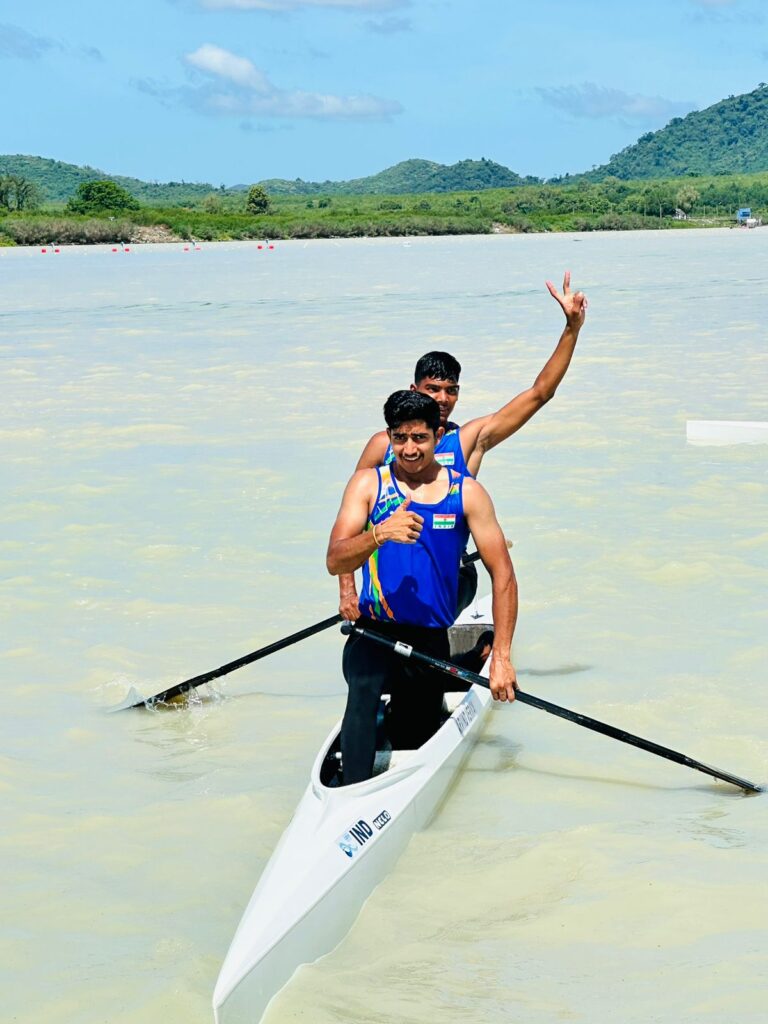 Asian Junior Canoe Sprint : खेल अकादमी के अरविंद वर्मा ने हर्ष के साथ जीता रजत पदक