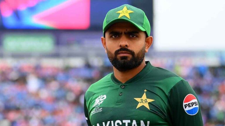 Pakistani Captain ने अब आलोचकों पर कानूनी कार्रवाई का बना लिया मन