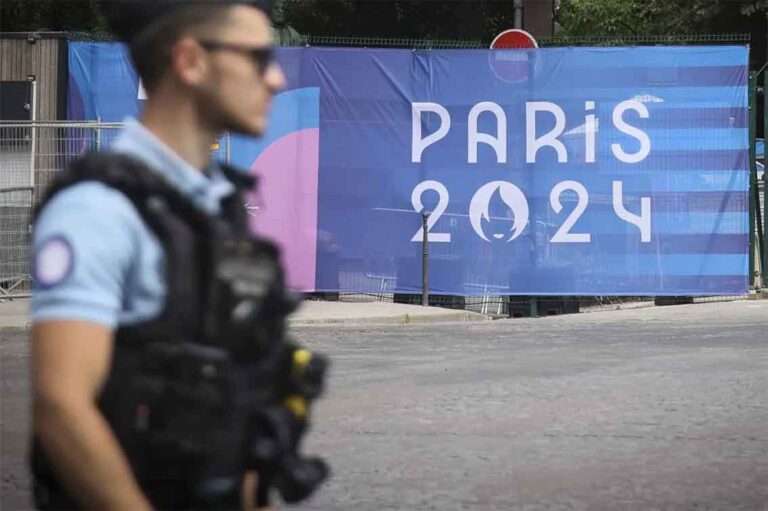 Paris Olympics: फ्रांसीसी सुरक्षा एजेंसियों ने एक्रेडटेशन के लिए 4,000 से अधिक आवेदनों को खारिज कर दिया