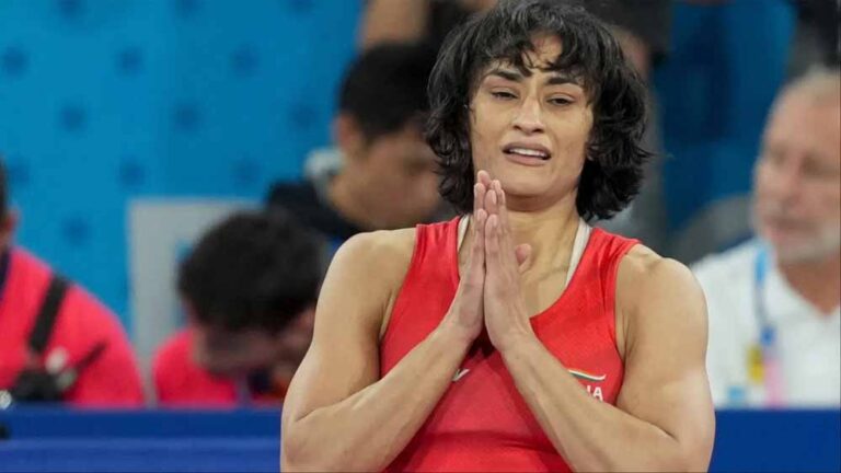 ओलंपिक ड‍िस्क्वाल‍िफ‍िकेशन के बाद विनेश फोगाट ने कुश्ती से किया संन्यास का ऐलान