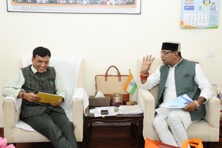 मप्र के खेल मंत्री विश्वास सारंग ने केन्द्रीय मंत्री से भेंट कर खेल संघों के विवाद को सुलझाने दिया सुझाव