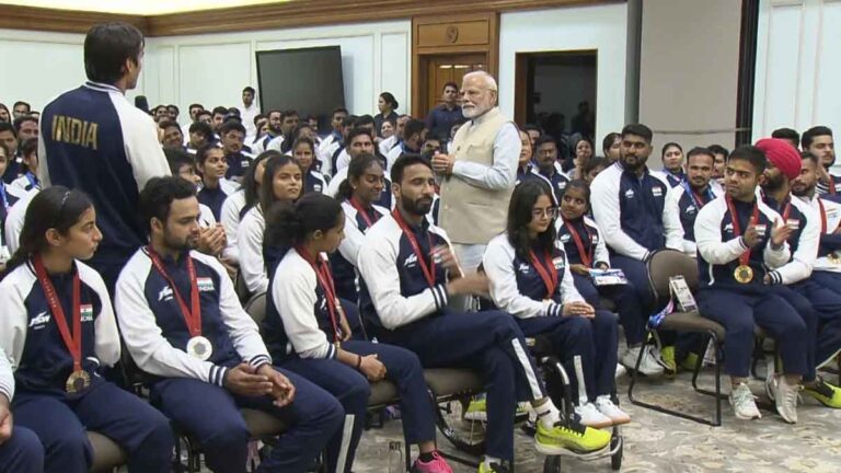 Paris Paralympics एथलीटों से की पीएम नरेंद्र मोदी ने मुलाकात
