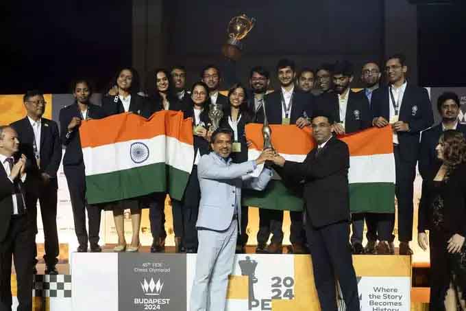 Chess Olympiad: पीएम मोदी ने शतरंज ओलंपियाड में स्वर्ण पदक जीतने पर पुरुष और महिला खिलाड़ियों को सराहा