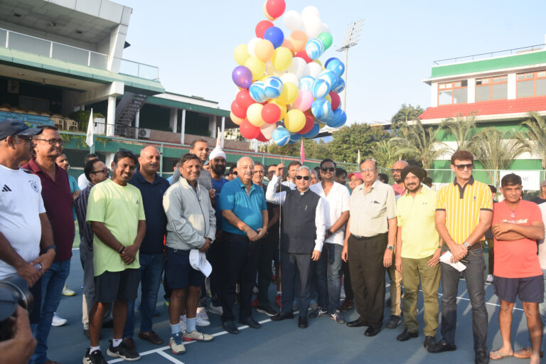 वर्ल्ड टेनिस टूर मास्टर्स टेनिस में मास्टर्स खिलाड़ियों ने दिखाया दमखम