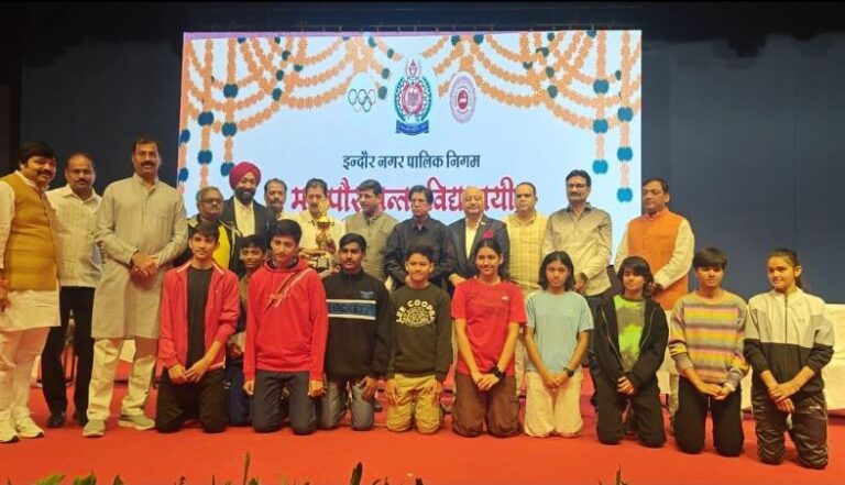 सफल बैडमिंटन खिलाड़ी पुरस्कृत:जय सोनी सर्वश्रेष्ठ बैडमिंटन खिलाड़ी