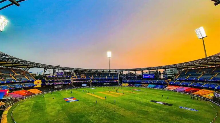 MI vs KKR: वानखेड़े में गेंदबाज दिखाएंगे कमाल या बल्लेबाजों का गरजेगा बल्ला, यहां पढ़ें पिच और मौसम रिपोर्ट