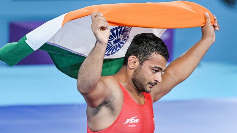 भारतीय पहलवान दीपक पूनिया और उदित ने एशियाई चैंपियनशिप में जीता रजत पदक, दिनेश ने कांस्य