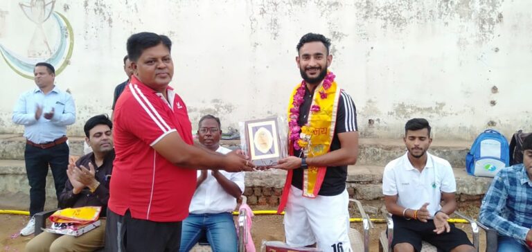ग्वालियर के अर्जुन शर्मा भारतीय सीनियर हॉकी टीम में हुए चयनित, खिलाड़ियों ने दी बधाई