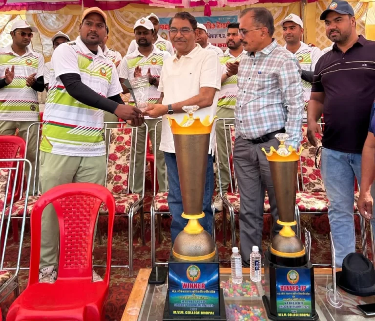 रतलाम खंड ने जीता पीएचई का क्रिकेट खिताब, ईएनसी केके सोनगरिया ने बांटे पुरस्कार 