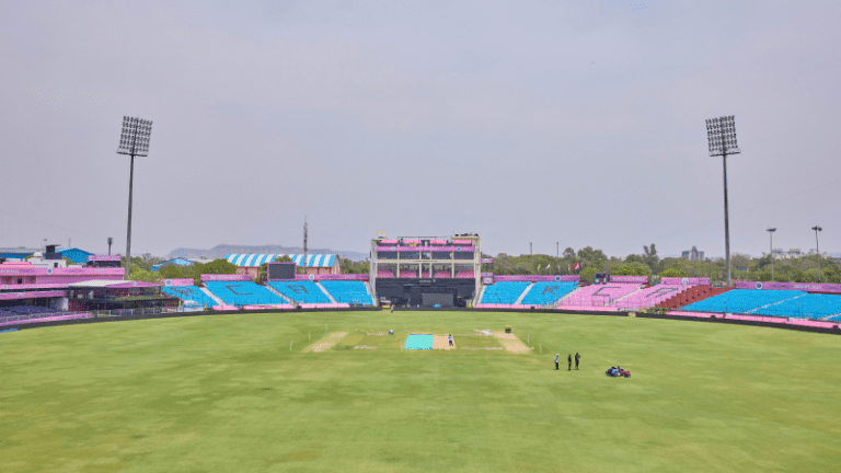 RR vs RCB: जयपुर की पिच पर बल्लेबाज या गेंदबाज कौन पड़ेगा भारी, पिच रिपोर्ट