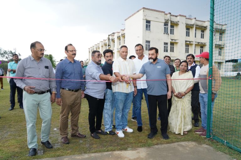 रिमझिम फुहारों के बीच मध्य प्रदेश रणजी ट्रॉफी के पूर्व कप्तान देवेंद्र बुंदेला ने किया होप्स क्रिकेट अकादमी का शुभारंभ