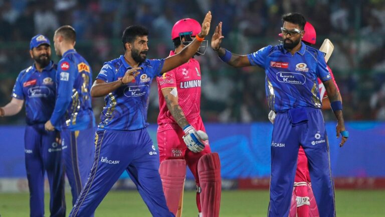 RR vs MI: मुंबई इंडियंस ने राजस्थान रॉयल्स को 117 रन पर समेटा