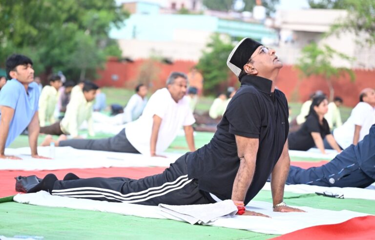 विश्व योग दिवस 2025: विदिशा में आयोजित सामूहिक योगाभ्यास में खेल मंत्री विश्वास सारंग ने की सहभागिता