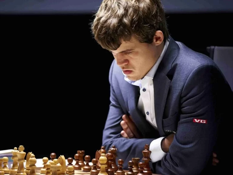 Chess: भारतीय ग्रैंडमास्टर डी गुकेश से मिली हार के बाद निराश हुए मैग्नस कार्लसन