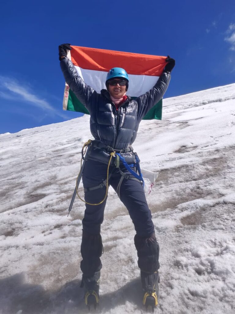 रायसेन की बेटी अंजना यादव ने 6081 मीटर ऊंची शिंकुन ईस्ट चोटी पर फहराया तिरंगा