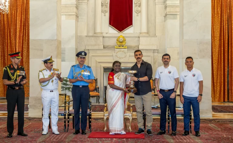 माननीय राष्ट्रपति ने डूरंड कप जीत पर नॉर्थईस्ट यूनाइटेड एफसी को दी बधाई, सशस्त्र बलों की विरासत को किया सम्मानित