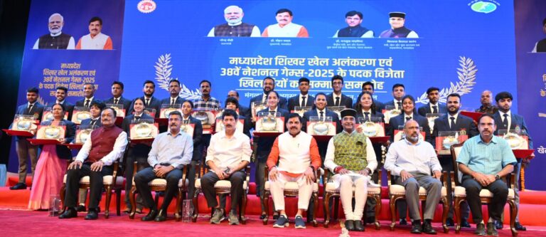 शिखर खेल अलंकरण: मुख्यमंत्री ने भव्य खेल समारोह में विक्रम अवार्डियों और नेशनल गेम्स के पदक विजेताओं को सम्मानित किया