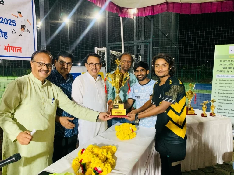 टर्फ जोन प्रो-2 फुटसल टूर्नामेंट का समापन, एम शूटर बनी विजेता टीम