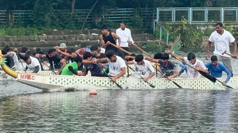 ध्यानचंद जयंती पर ड्रैगन बोट प्रतियोगिता, खिलाड़ियों ने दी श्रद्धांजलि