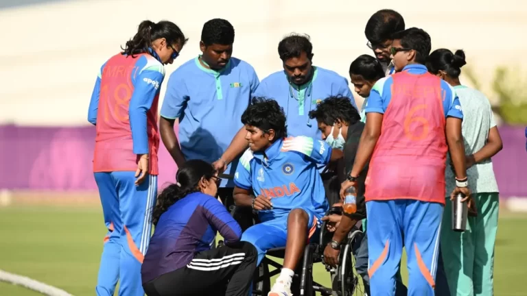 अभ्यास मैच में अरुंधति रेड्डी घायल, व्हीलचेयर पर मैदान से बाहर
