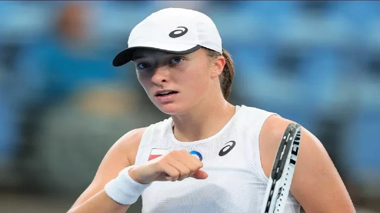 Tennis: शीर्ष वरीय इगा स्वियातेक ने युआन यू को सीधे सेटों में हराकर चीन ओपन के तीसरे दौर में जगह बनाई