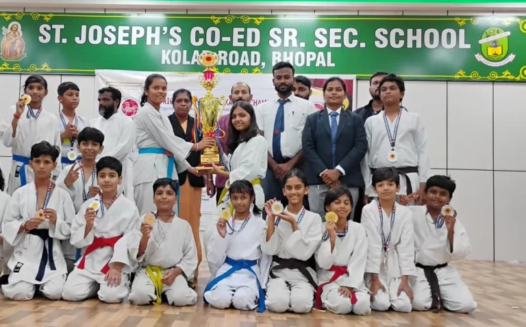 सेंट थॉमस अकादमी ने कराते चैंपियनशिप में जीते 35 पदक