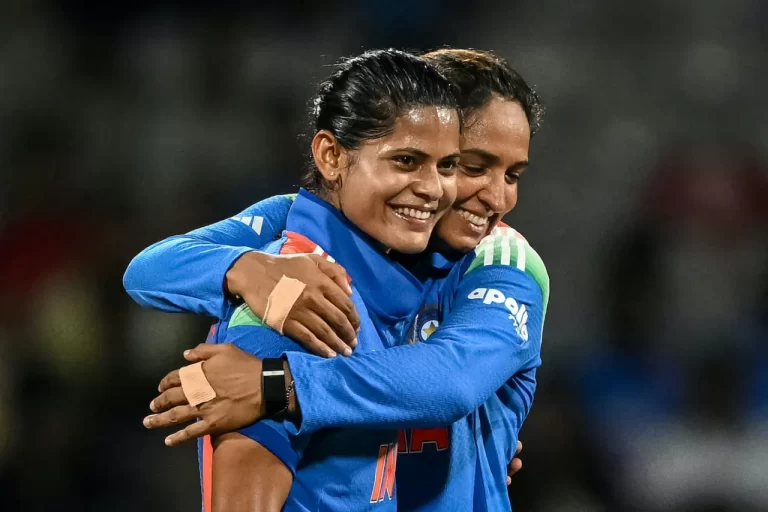 राधा यादव ने विश्व कप में पहले ही मौक़े पर चमक दिखाई, गेंदबाज़ी में दिखा सटीक नियंत्रण