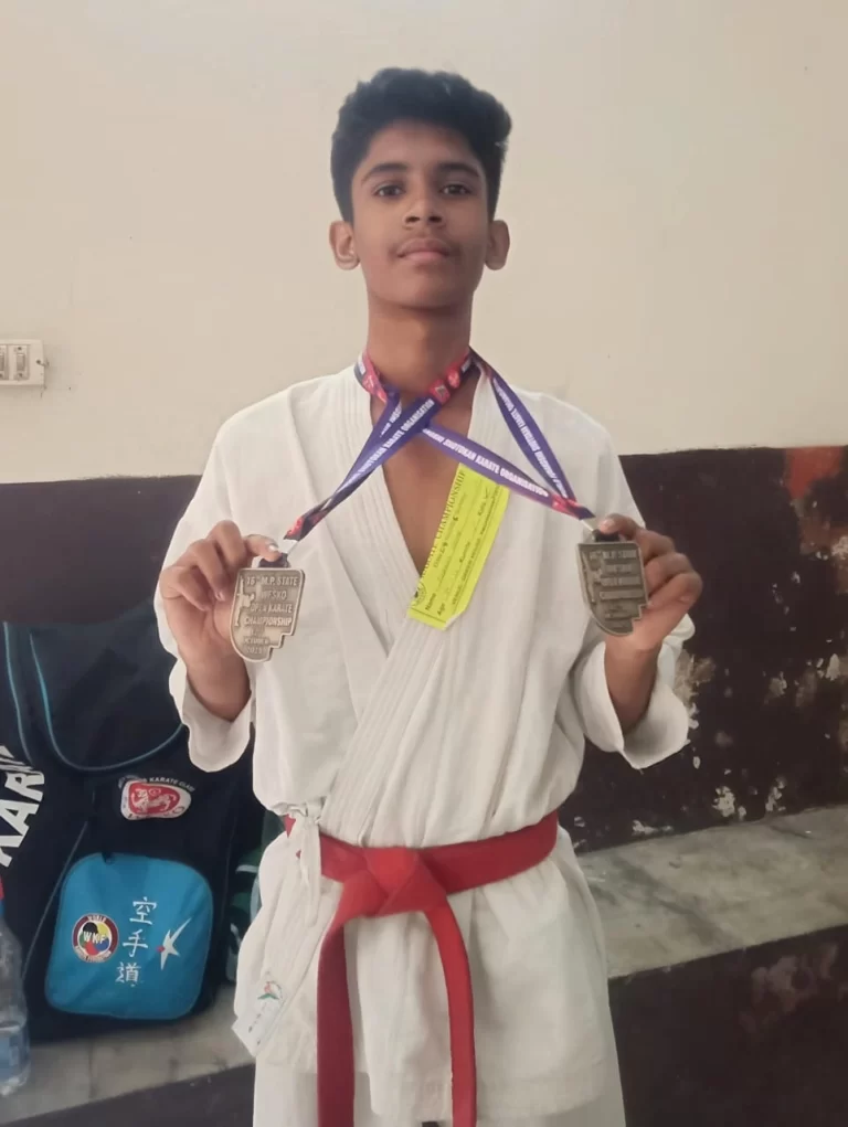 आदर्श जोशी ने लगातार दूसरे साल राज्य कराते चैंपियनशिप में जीते डबल गोल्ड