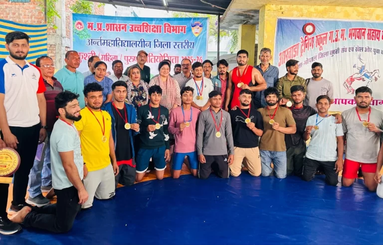 ज़िला स्तरीय अंतर महाविद्यालय कुश्ती प्रतियोगिता में जीते जवाहरलाल नेहरू महाविद्यालय के पहलवानों ने पदक
