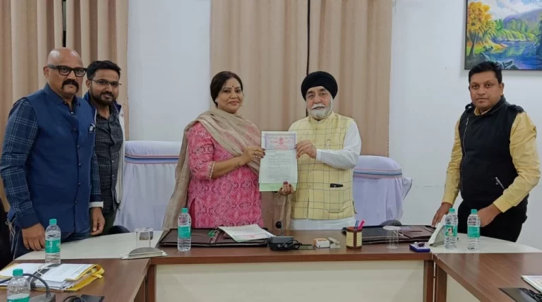 शहीद वीर नारायण सिंह अंतरराष्ट्रीय क्रिकेट स्टेडियम, नया रायपुर के उन्नयन और संचालन प्रबंधन हेतु एमओयू पर हस्ताक्षर