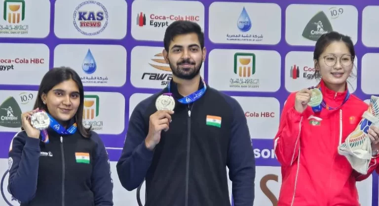 भारत ने पुरुषों की 3P स्पर्धा में ऐश्वर्या तोमर और मिश्रित टीम एयर पिस्टल में ईशा सिंह और सम्राट राणा के माध्यम से दो रजत पदक जीते
