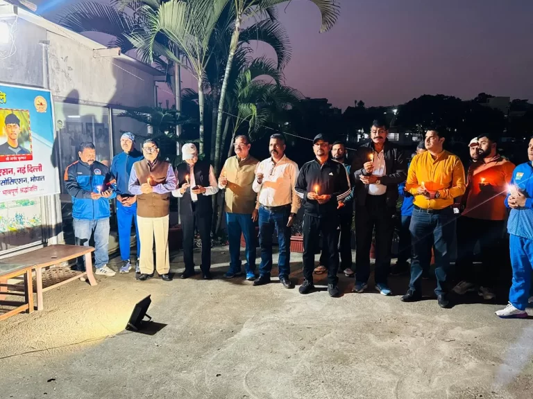 भारतीय नेवी के क्याकिंग खिलाड़ी विष्णु रघुनाथन और अनंत कृष्णन को भोपाल में भावपूर्ण श्रद्धांजलि
