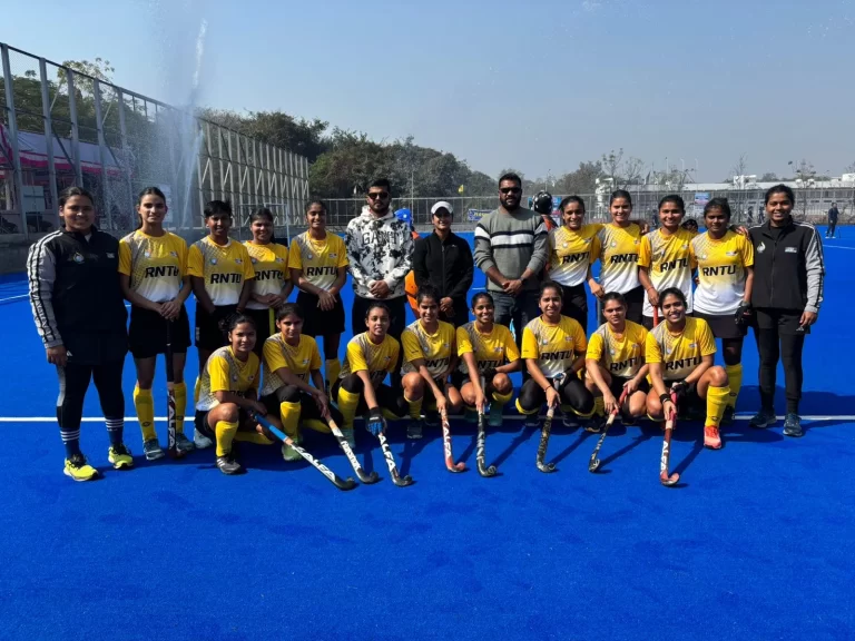 वेस्ट जोन हॉकी: आरएनटीयू की महिला टीम ने मुंबई यूनिवर्सिटी को 6-0 से हराकर पहला क्वालीफायर जीता