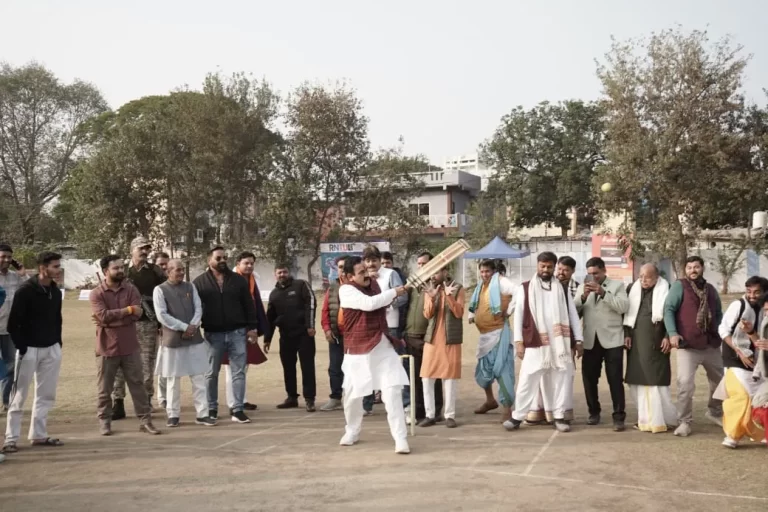 मैदान पर गूंजे संस्कृत के श्लोक और कमेंट्री, महर्षि मैत्री क्रिकेट में दिखा आधुनिक खेल और परंपरा का संगम