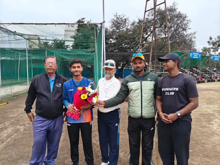 कूच बिहार ट्रॉफी चैंपियन प्रतीक शुक्ला का अरेरा अकादमी में जोरदार स्वागत