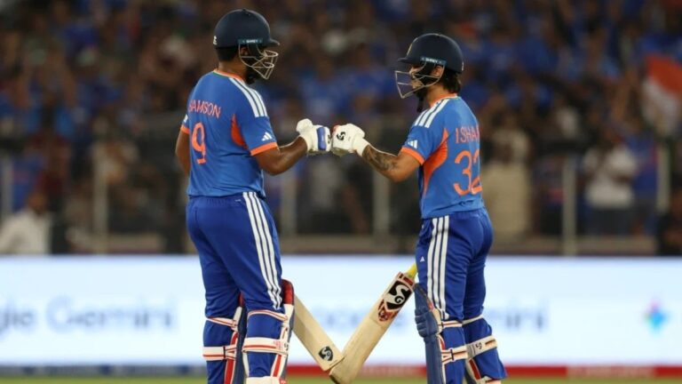 IND vs NZ Final: टीम इंडिया की तूफानी बल्लेबाजी, न्यूजीलैंड को जीत के लिए बनाने होंगे 256 रन